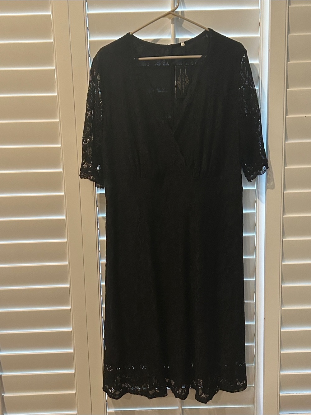 Elegant Black Lace Midi Dress with V-Neck for Wedding Events